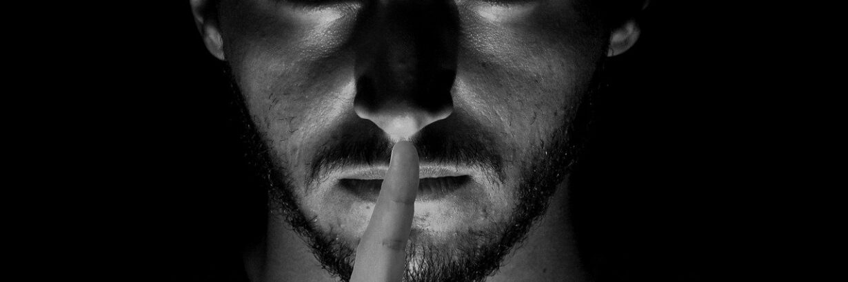 Secret Shut Up Shh Whisper  - Tumisu / Pixabay