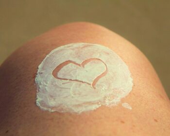 Sunblock Skincare Healthy Skin  - chezbeate / Pixabay