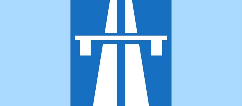 Motorway Beginning Sign Autobahn  - kreatikar / Pixabay